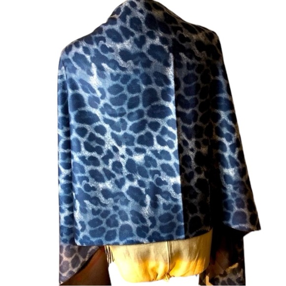 NWT REVERSIBLE PLAID AND LEOPARD SCARF/WRAP - Picture 2 of 8